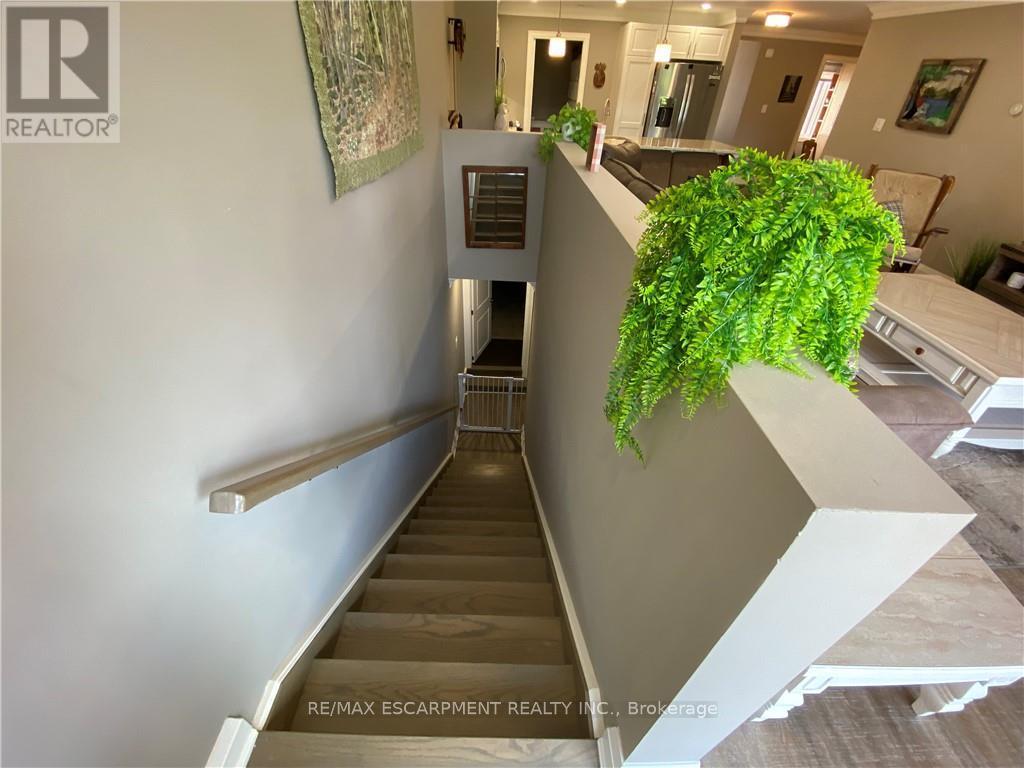 7 Cardinal Mindszenty Boulevard, Hamilton, Ontario  L9B 2M3 - Photo 22 - X12440285