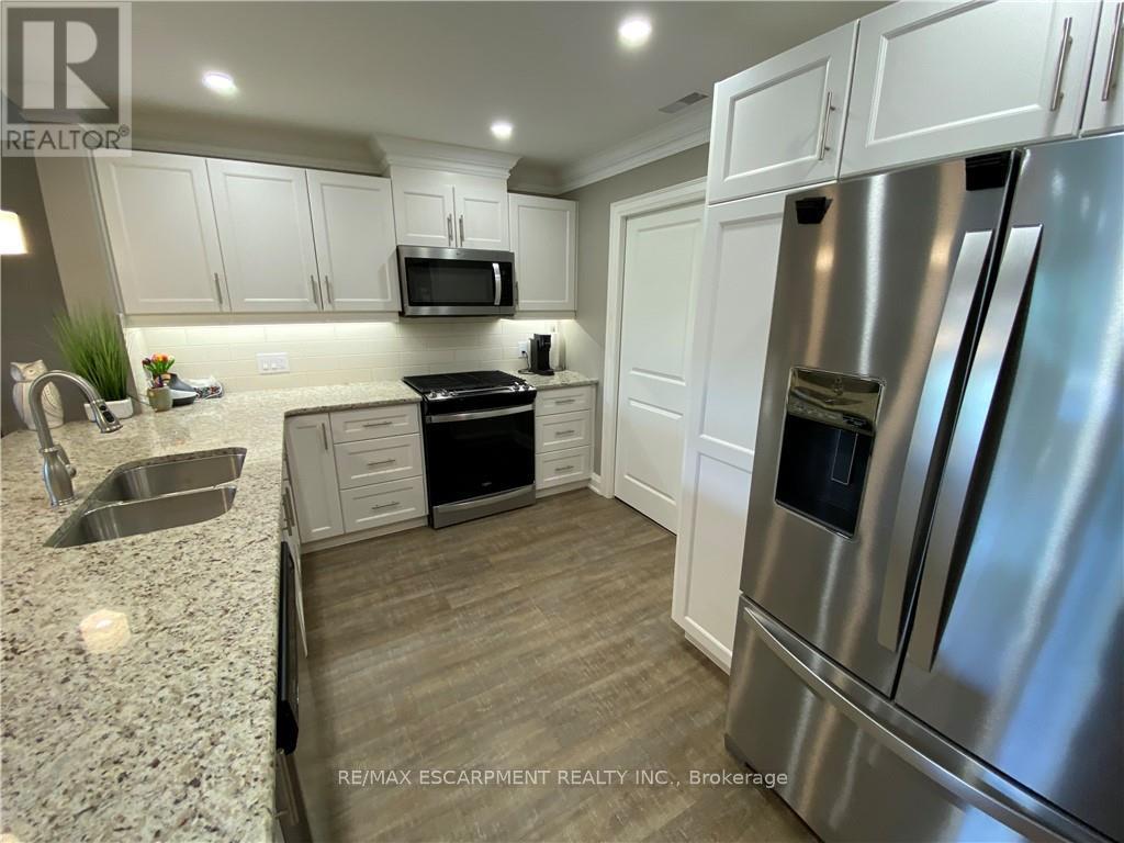 7 Cardinal Mindszenty Boulevard, Hamilton, Ontario  L9B 2M3 - Photo 4 - X12440285