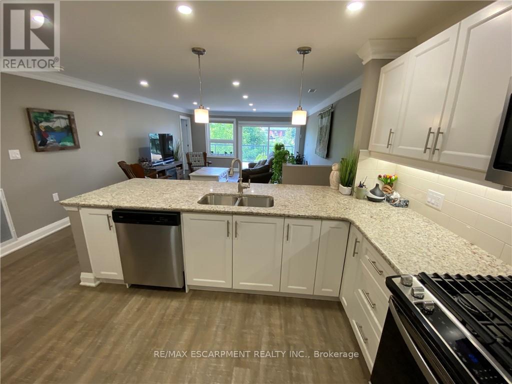 7 Cardinal Mindszenty Boulevard, Hamilton, Ontario  L9B 2M3 - Photo 5 - X12440285