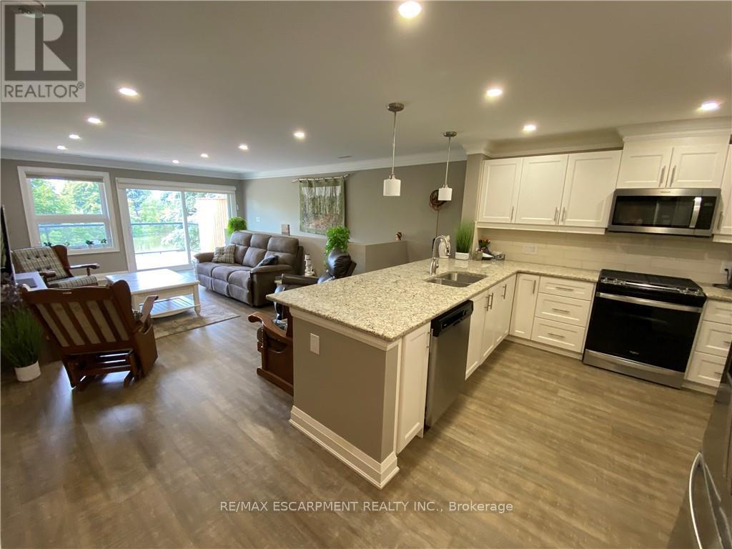 7 Cardinal Mindszenty Boulevard, Hamilton, Ontario  L9B 2M3 - Photo 6 - X12440285