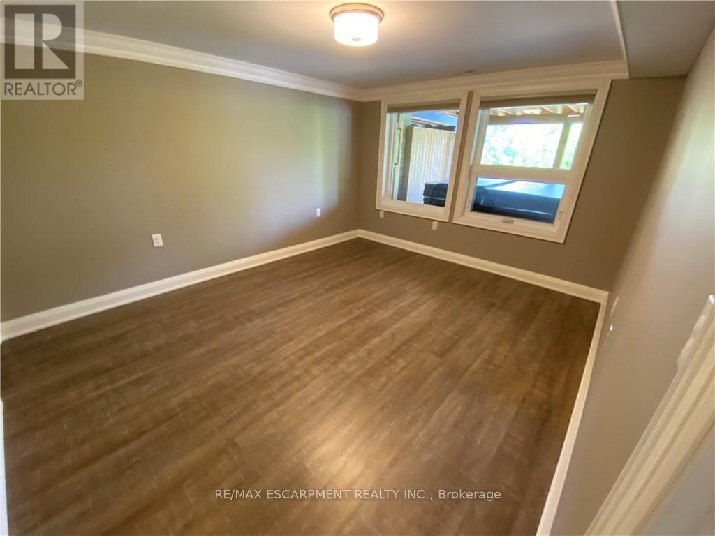 7 Cardinal Mindszenty Boulevard, Hamilton, Ontario  L9B 2M3 - Photo 7 - X12440285