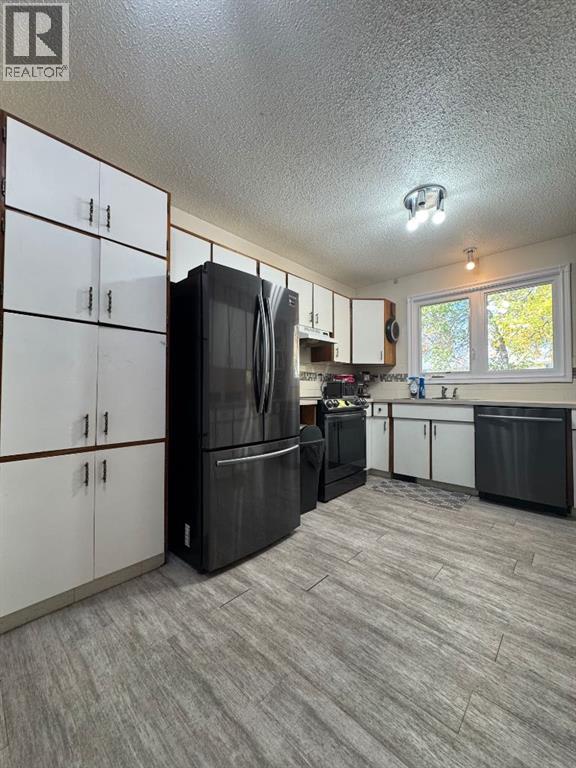 3807 62 Street, Camrose, Alberta  T4V 3B5 - Photo 4 - A2259086