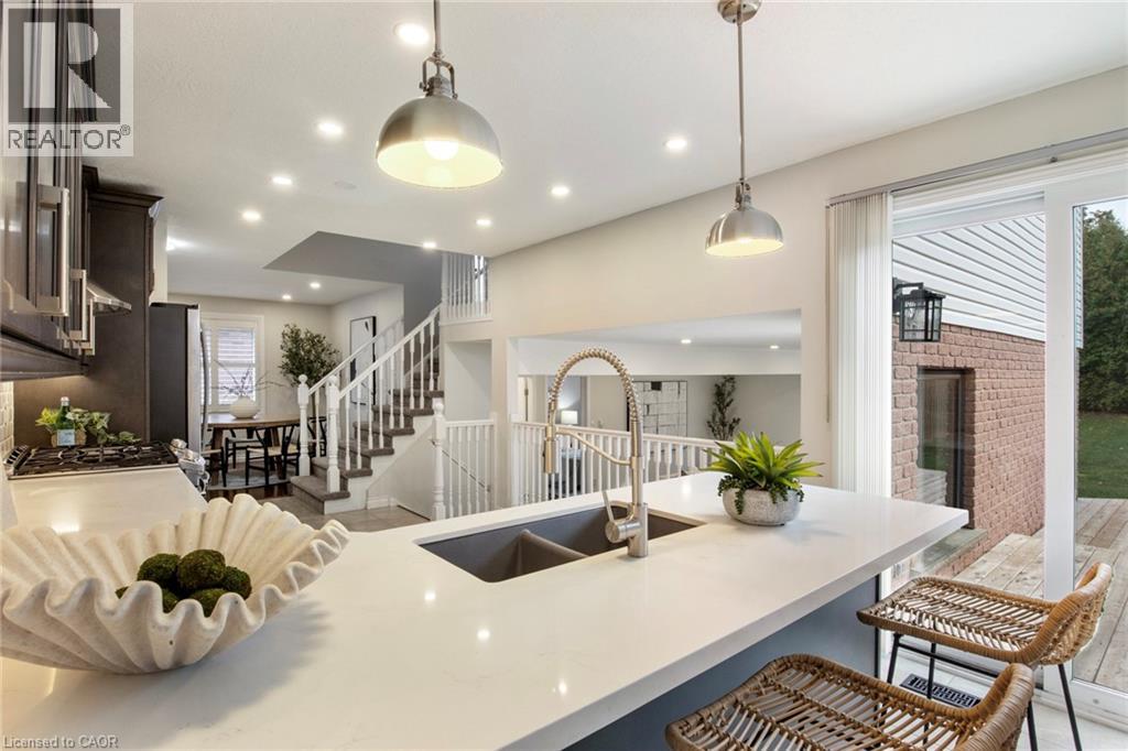 427 DANSBURY Drive, Waterloo, Ontario