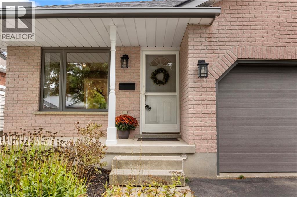 427 Dansbury Drive, Waterloo, Ontario  N2K 3X9 - Photo 4 - 40772025