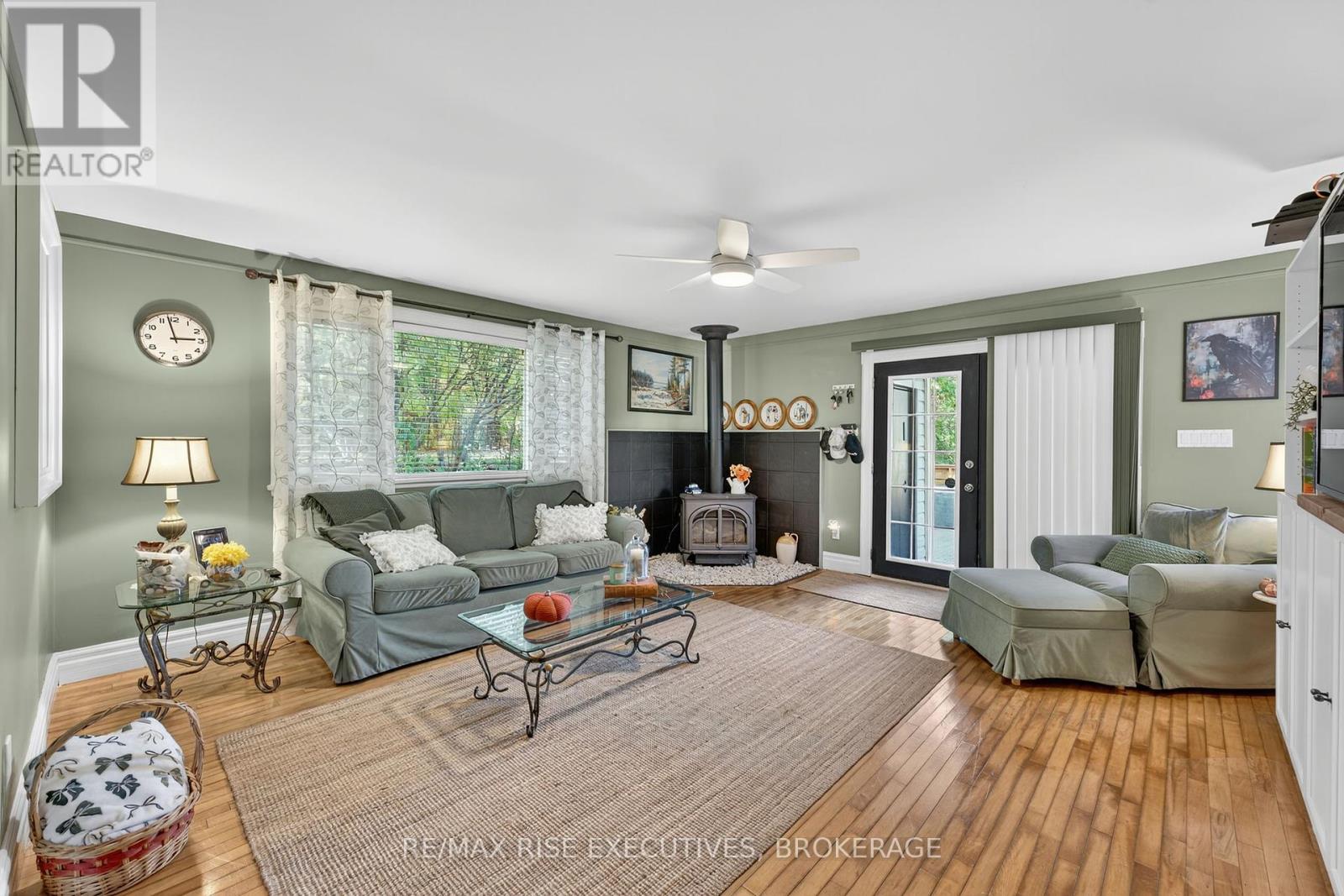 27 Drummond Street, Rideau Lakes, Ontario  K0G 0A4 - Photo 15 - X12440454