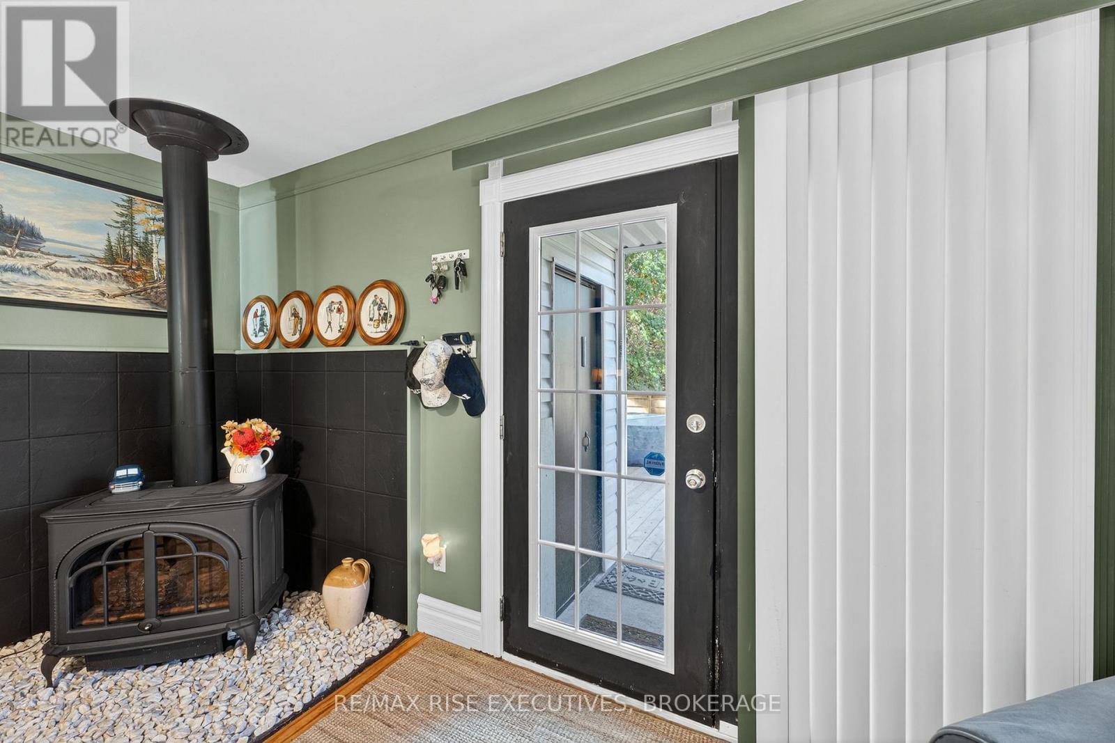27 Drummond Street, Rideau Lakes, Ontario  K0G 0A4 - Photo 17 - X12440454