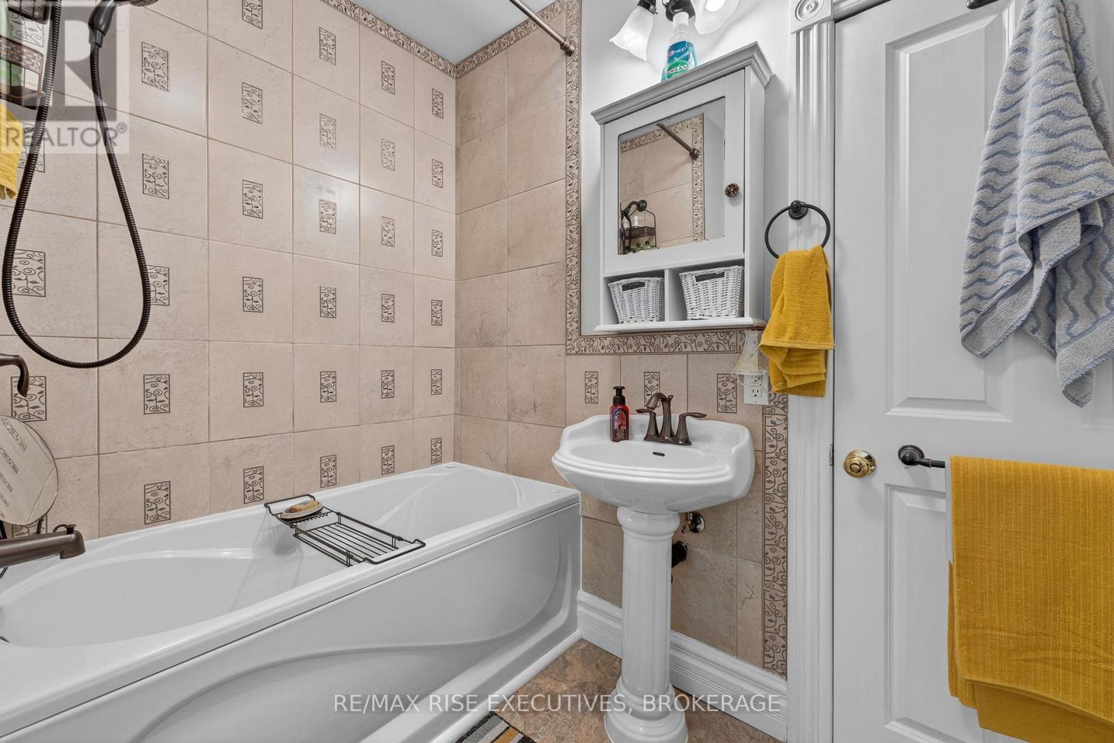 27 Drummond Street, Rideau Lakes, Ontario  K0G 0A4 - Photo 27 - X12440454