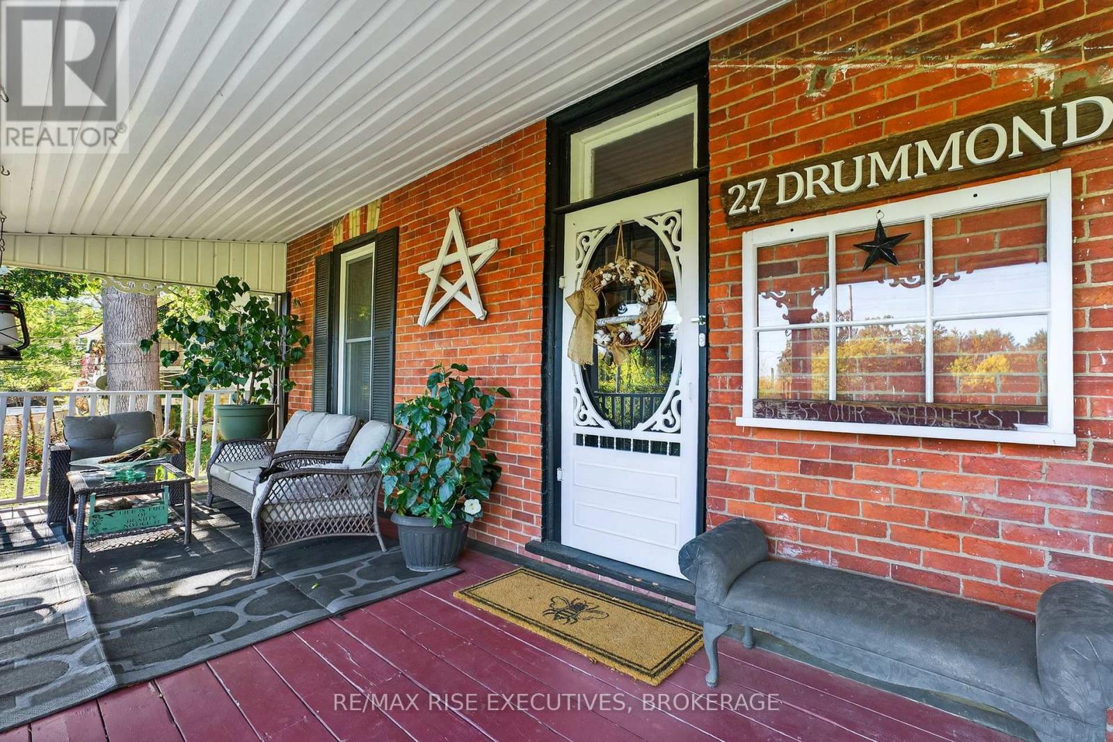 27 Drummond Street, Rideau Lakes, Ontario  K0G 0A4 - Photo 3 - X12440454