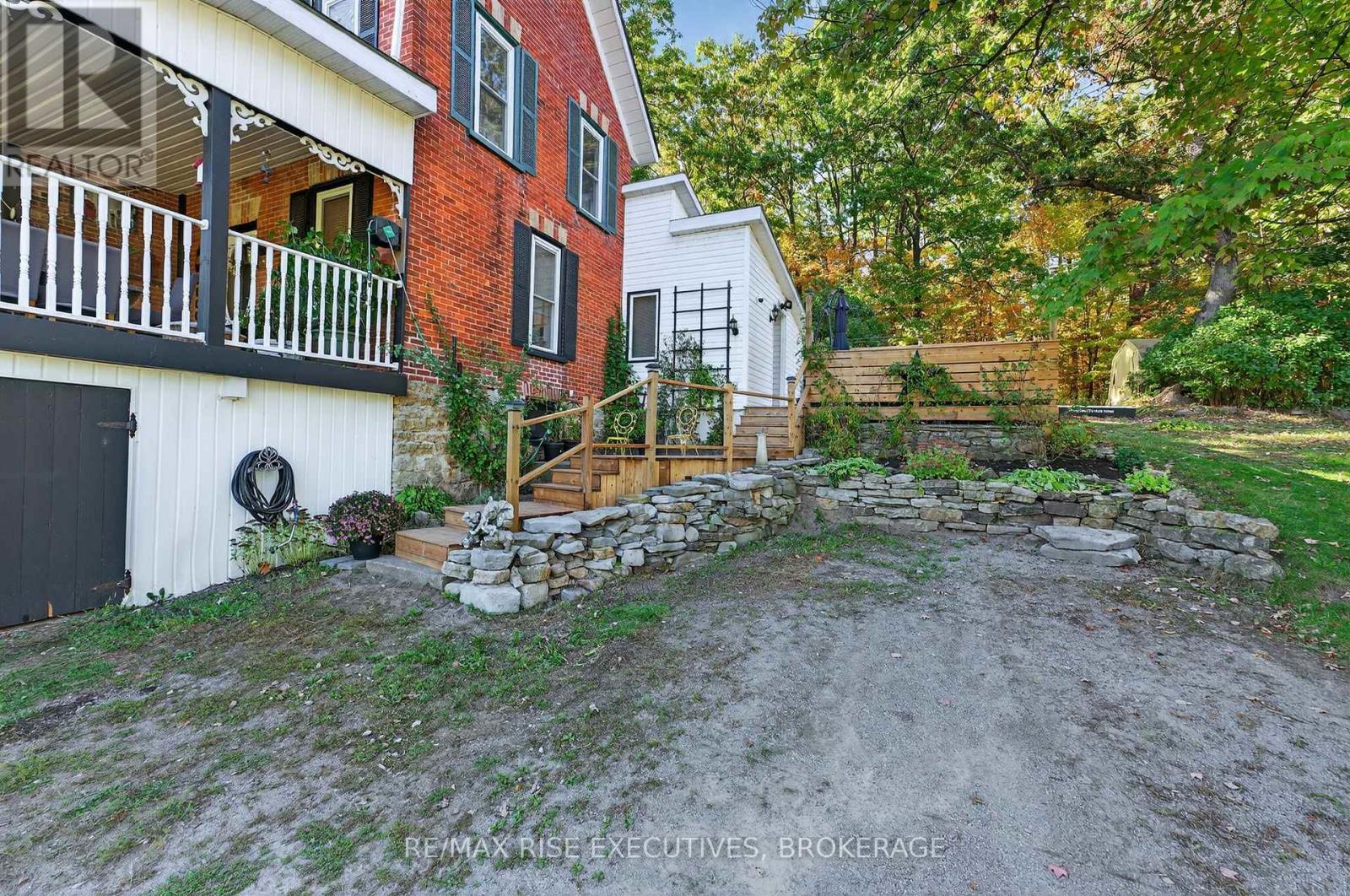 27 Drummond Street, Rideau Lakes, Ontario  K0G 0A4 - Photo 39 - X12440454