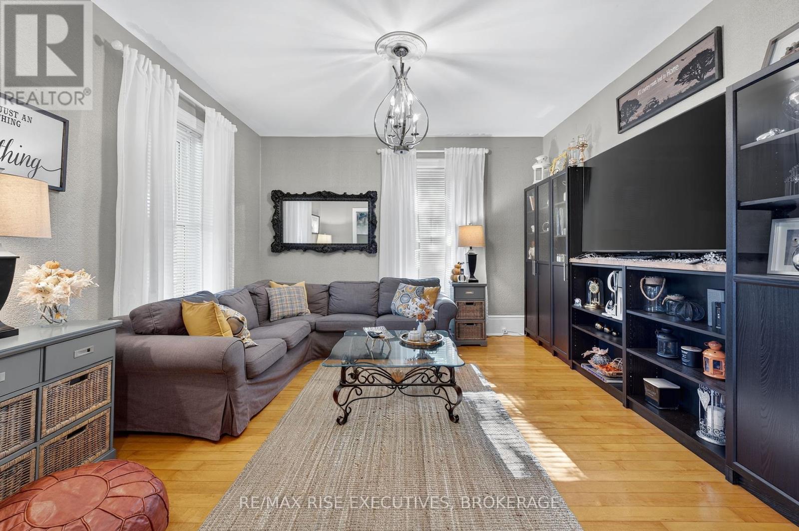 27 Drummond Street, Rideau Lakes, Ontario  K0G 0A4 - Photo 6 - X12440454
