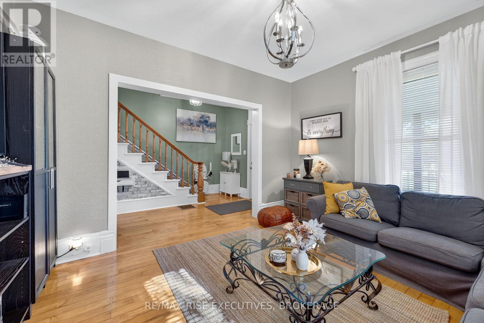 27 Drummond Street, Rideau Lakes, Ontario  K0G 0A4 - Photo 7 - X12440454