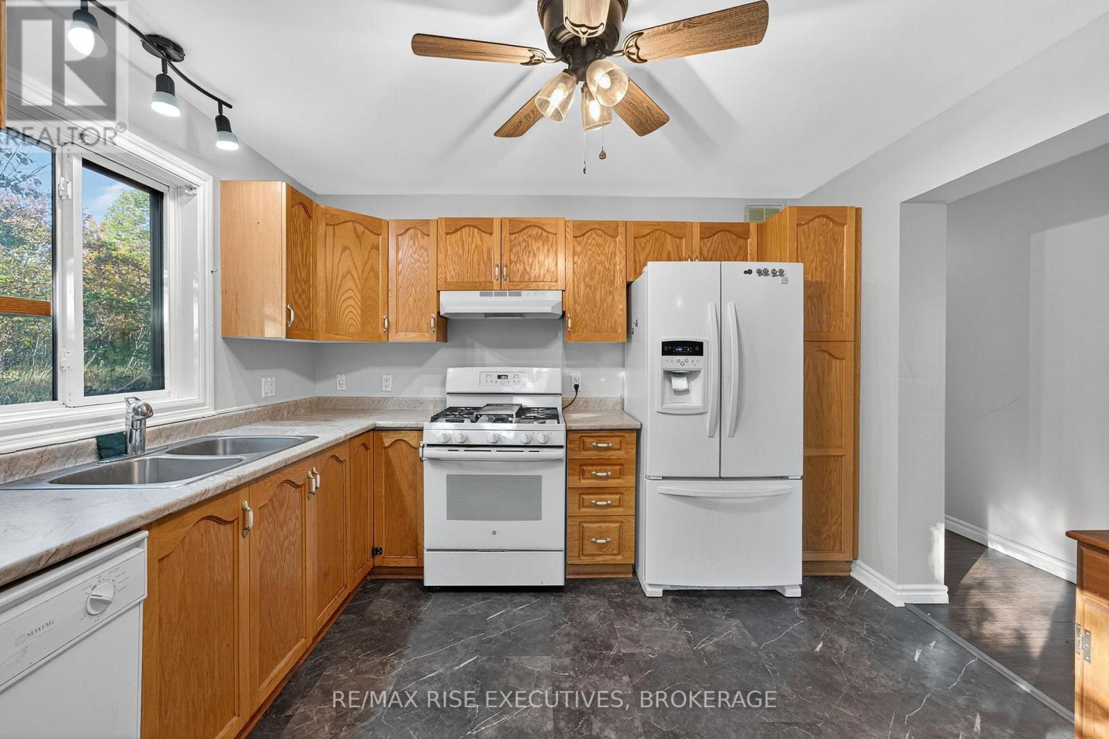 543 James Wilson Road, South Frontenac, Ontario  K0H 1W0 - Photo 3 - X12440477