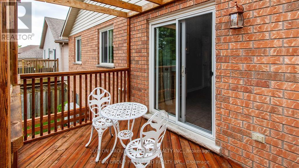 956 Queensborough Court N, London North, Ontario  N6G 5K1 - Photo 10 - X12440514
