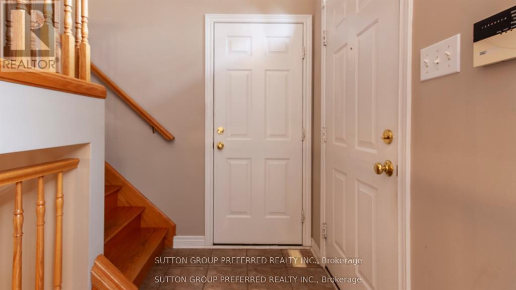 956 Queensborough Court N, London North, Ontario  N6G 5K1 - Photo 11 - X12440514