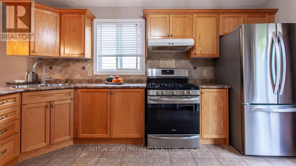 956 Queensborough Court N, London North, Ontario  N6G 5K1 - Photo 21 - X12440514