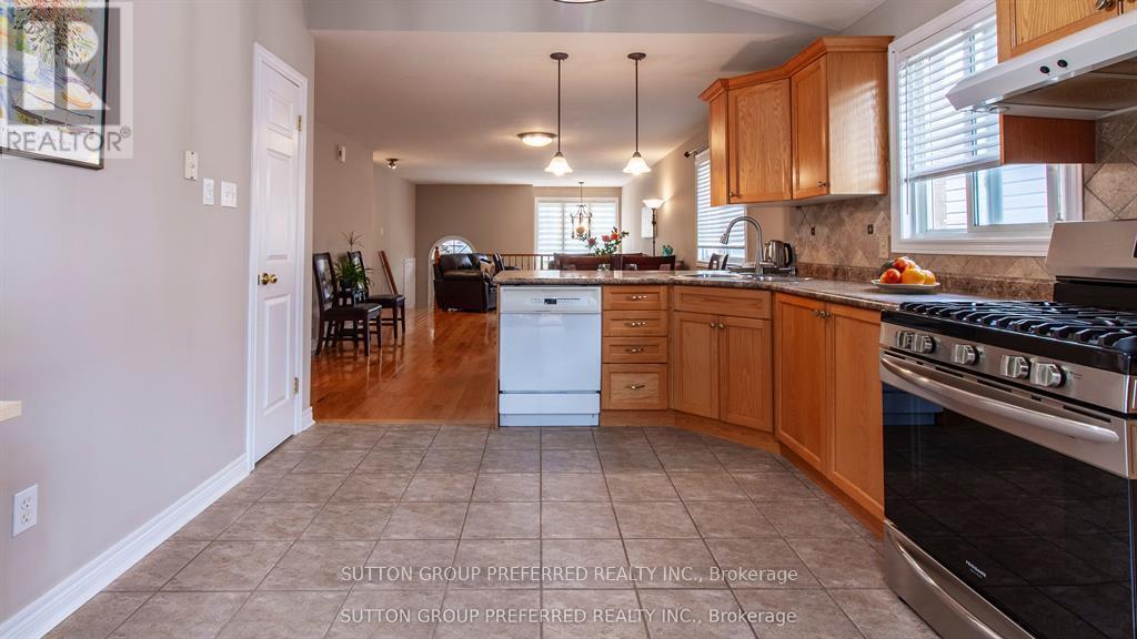 956 Queensborough Court N, London North, Ontario  N6G 5K1 - Photo 22 - X12440514