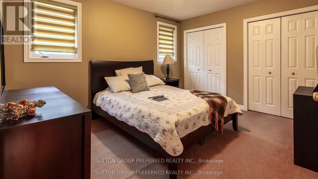 956 Queensborough Court N, London North, Ontario  N6G 5K1 - Photo 25 - X12440514