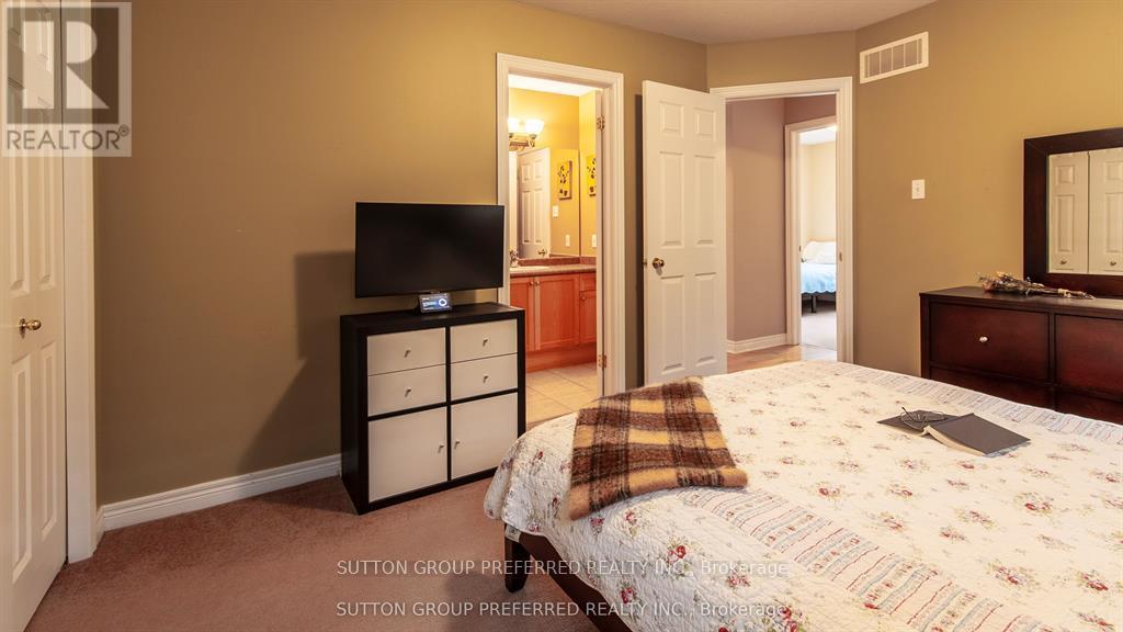 956 Queensborough Court N, London North, Ontario  N6G 5K1 - Photo 27 - X12440514