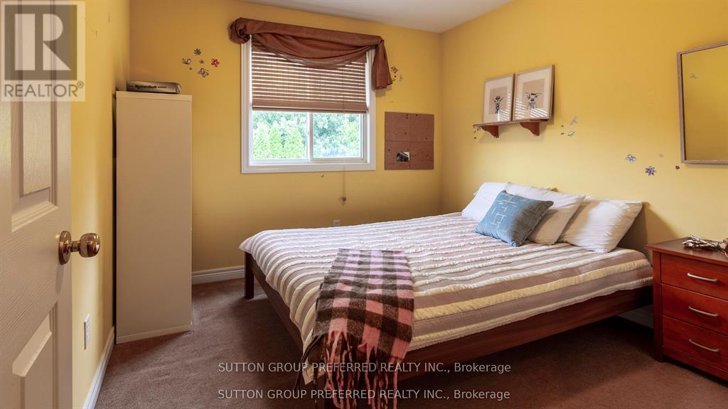 956 Queensborough Court N, London North, Ontario  N6G 5K1 - Photo 28 - X12440514
