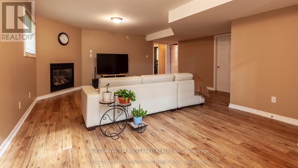 956 Queensborough Court N, London North, Ontario  N6G 5K1 - Photo 32 - X12440514