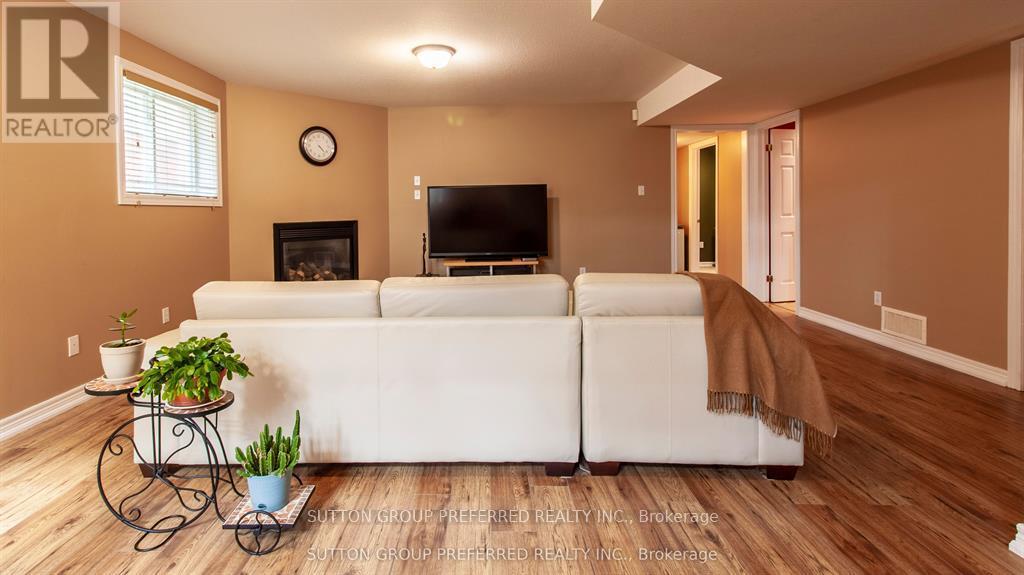 956 Queensborough Court N, London North, Ontario  N6G 5K1 - Photo 33 - X12440514