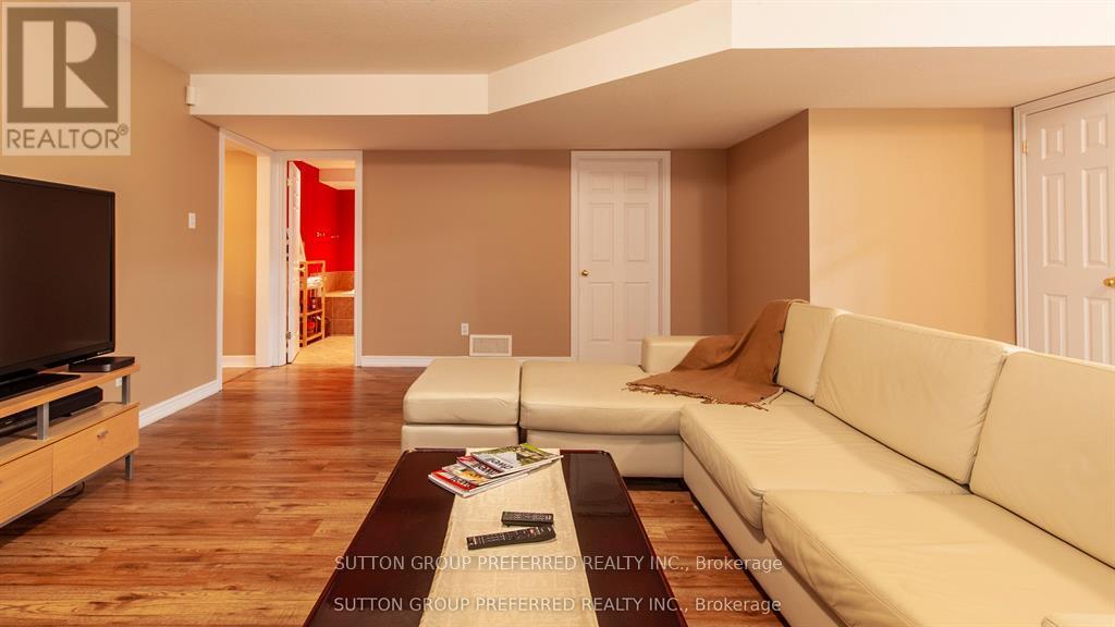 956 Queensborough Court N, London North, Ontario  N6G 5K1 - Photo 34 - X12440514