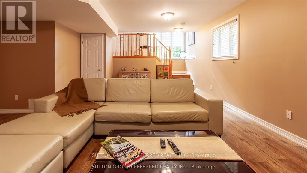 956 Queensborough Court N, London North, Ontario  N6G 5K1 - Photo 35 - X12440514