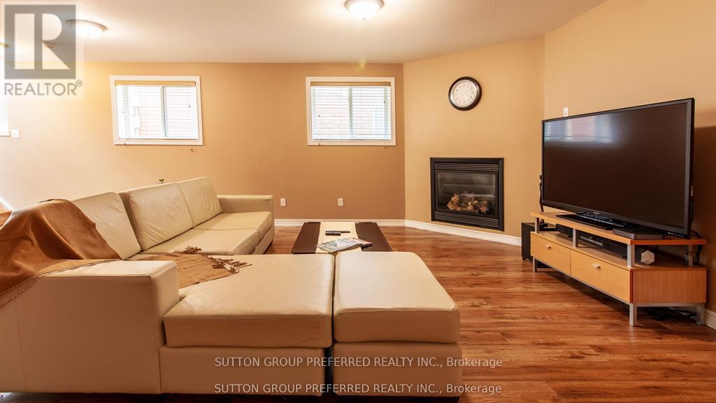 956 Queensborough Court N, London North, Ontario  N6G 5K1 - Photo 36 - X12440514