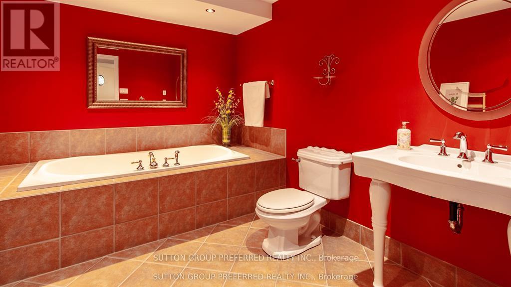 956 Queensborough Court N, London North, Ontario  N6G 5K1 - Photo 37 - X12440514