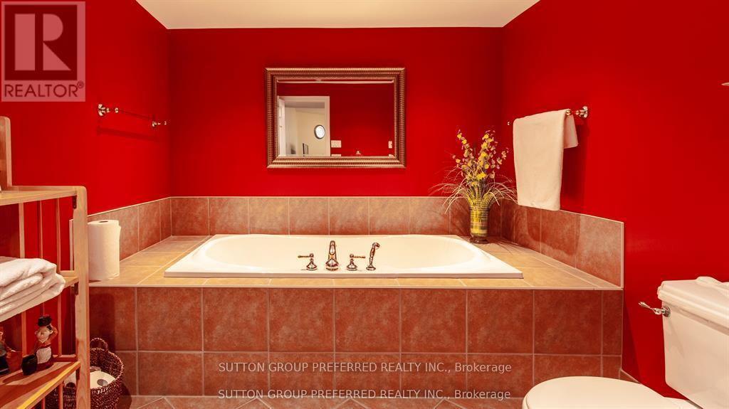 956 Queensborough Court N, London North, Ontario  N6G 5K1 - Photo 38 - X12440514