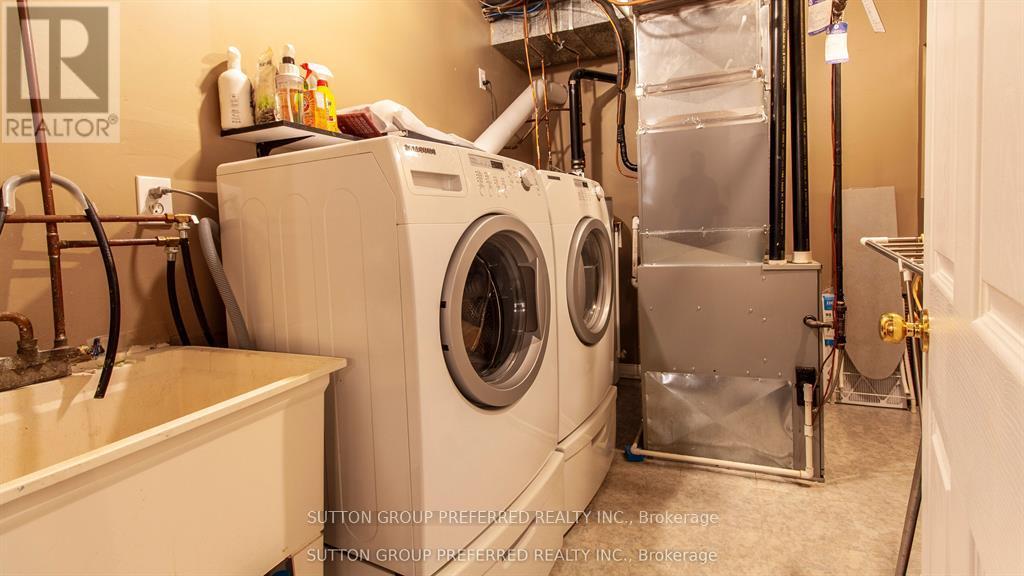 956 Queensborough Court N, London North, Ontario  N6G 5K1 - Photo 44 - X12440514