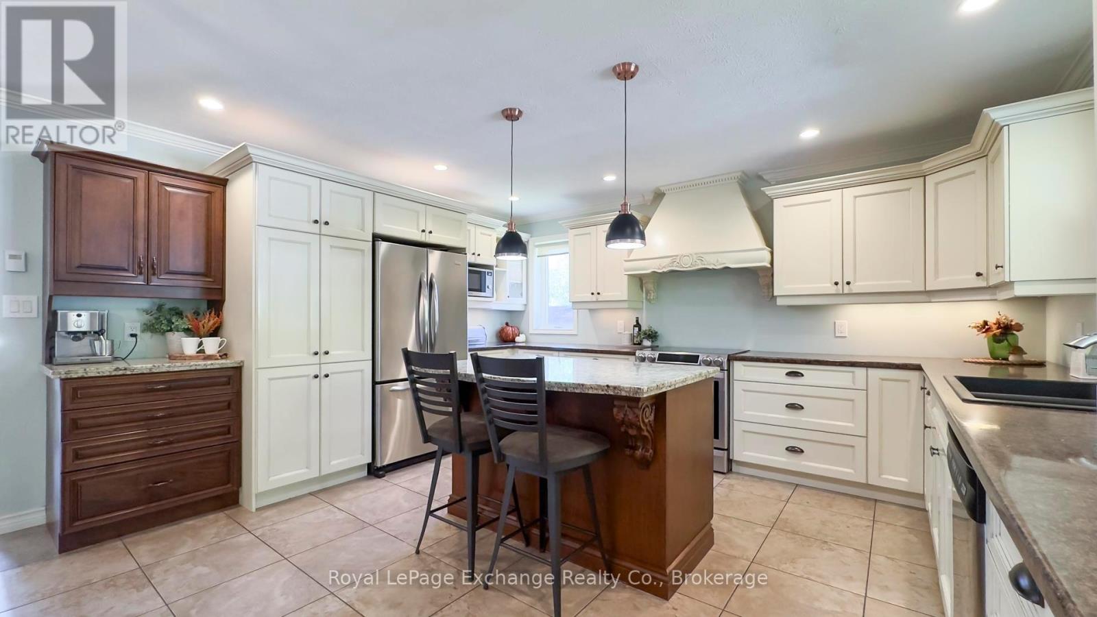 723 Goldie Crescent, Kincardine, Ontario  N2Z 2Z9 - Photo 18 - X12440449