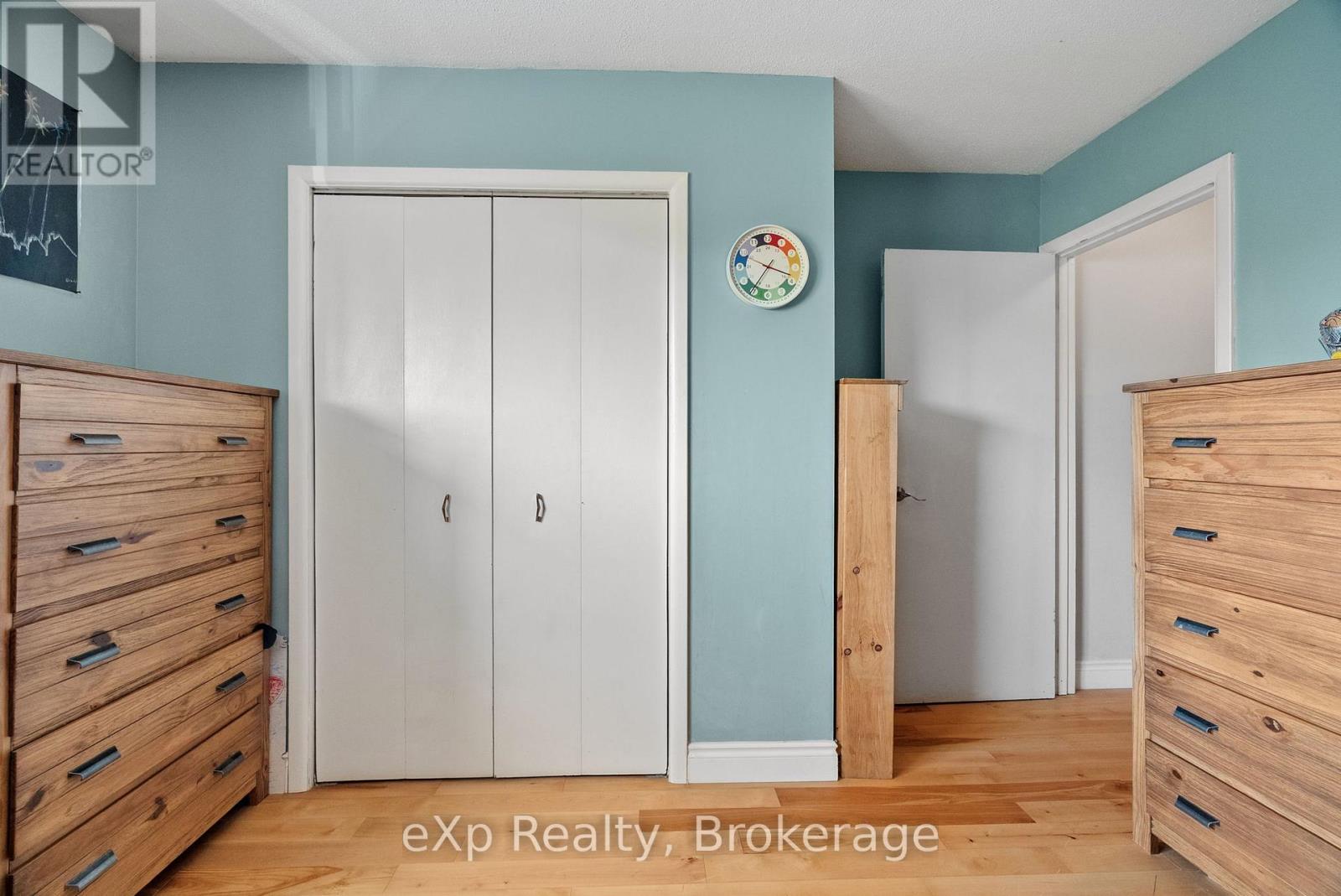 286 Dufferin Street, Stratford, Ontario  N5A 2H2 - Photo 12 - X12440459