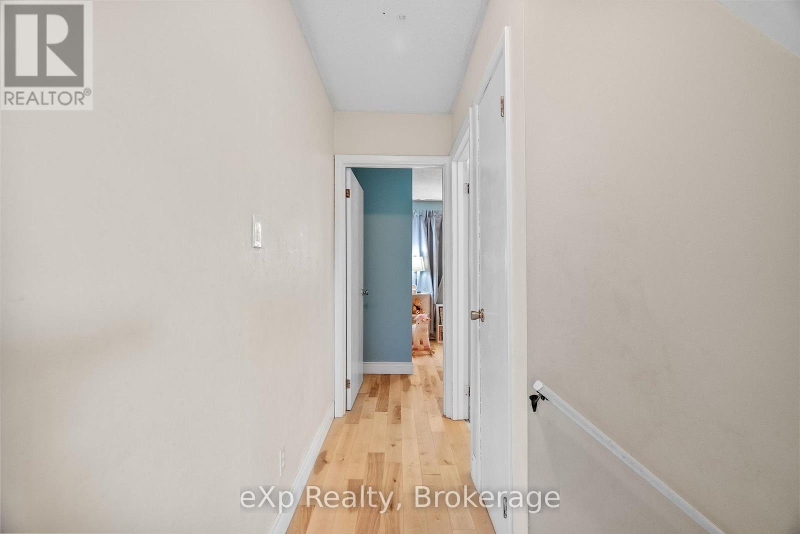 286 Dufferin Street, Stratford, Ontario  N5A 2H2 - Photo 13 - X12440459