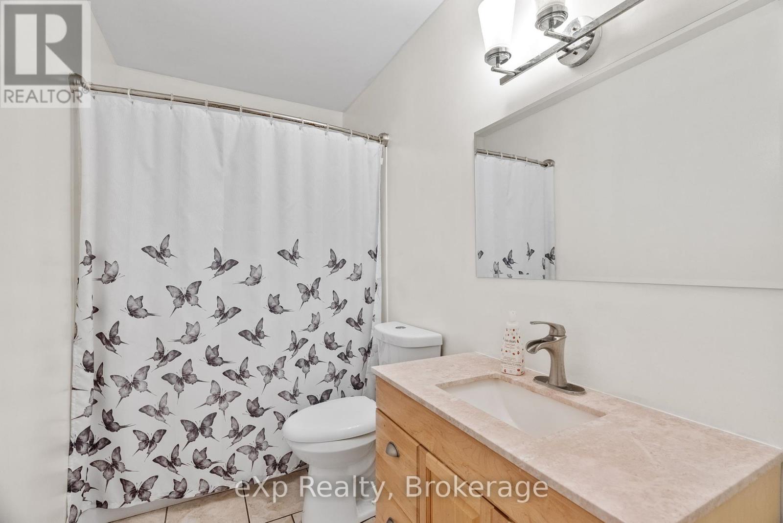 286 Dufferin Street, Stratford, Ontario  N5A 2H2 - Photo 14 - X12440459