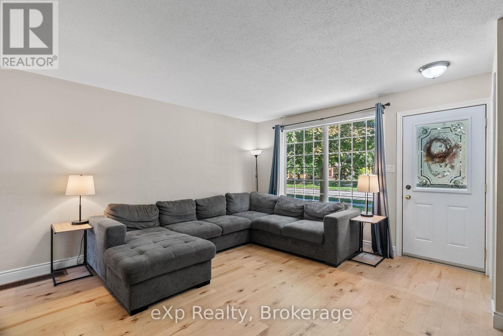 286 Dufferin Street, Stratford, Ontario  N5A 2H2 - Photo 2 - X12440459