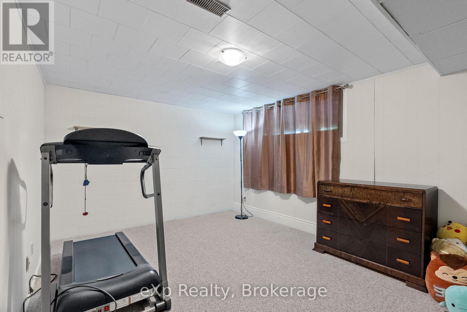 286 Dufferin Street, Stratford, Ontario  N5A 2H2 - Photo 21 - X12440459