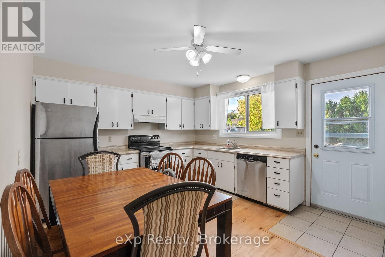 286 Dufferin Street, Stratford, Ontario  N5A 2H2 - Photo 6 - X12440459