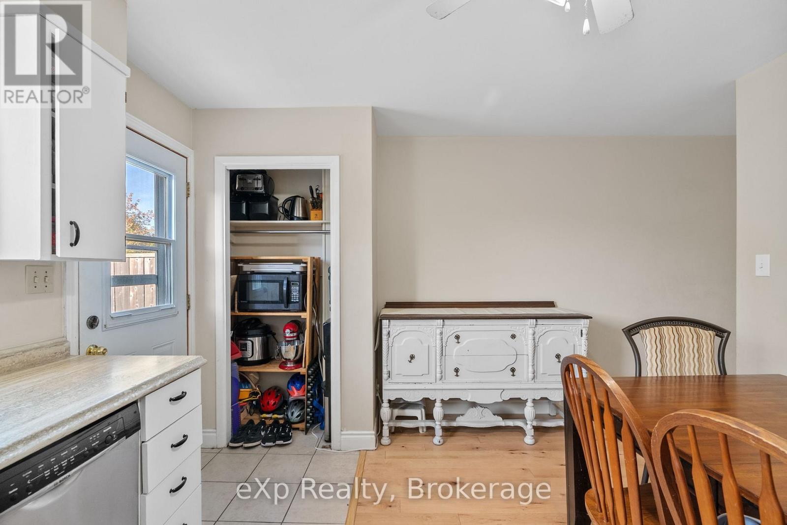 286 Dufferin Street, Stratford, Ontario  N5A 2H2 - Photo 9 - X12440459