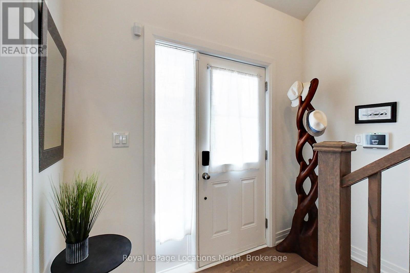 106 Clippers Lane, Blue Mountains, Ontario  N0H 2P0 - Photo 2 - X12440496