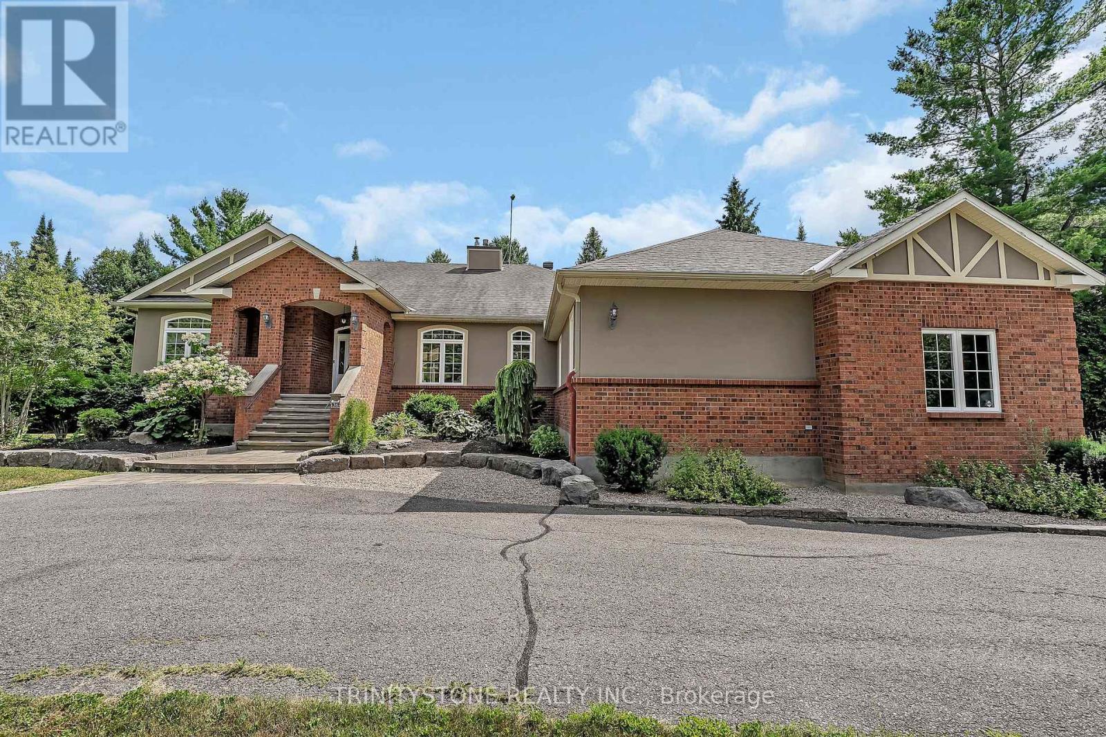 36 Sawgrass Circle, Ottawa, Ontario  K0A 1B0 - Photo 2 - X12440430