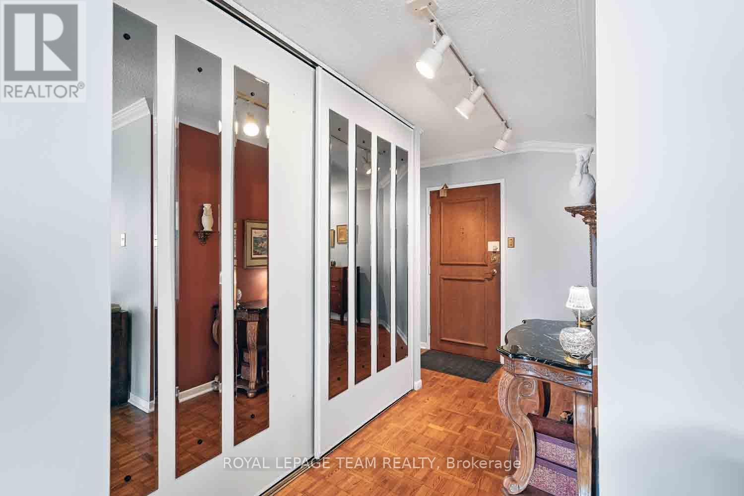 303 - 40 Arthur Street, Ottawa, Ontario  K1R 7T5 - Photo 6 - X12440465