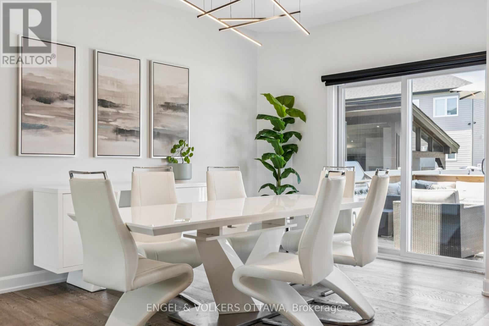 529 Lucent Street, Russell, Ontario  K4R 0G3 - Photo 11 - X12440548