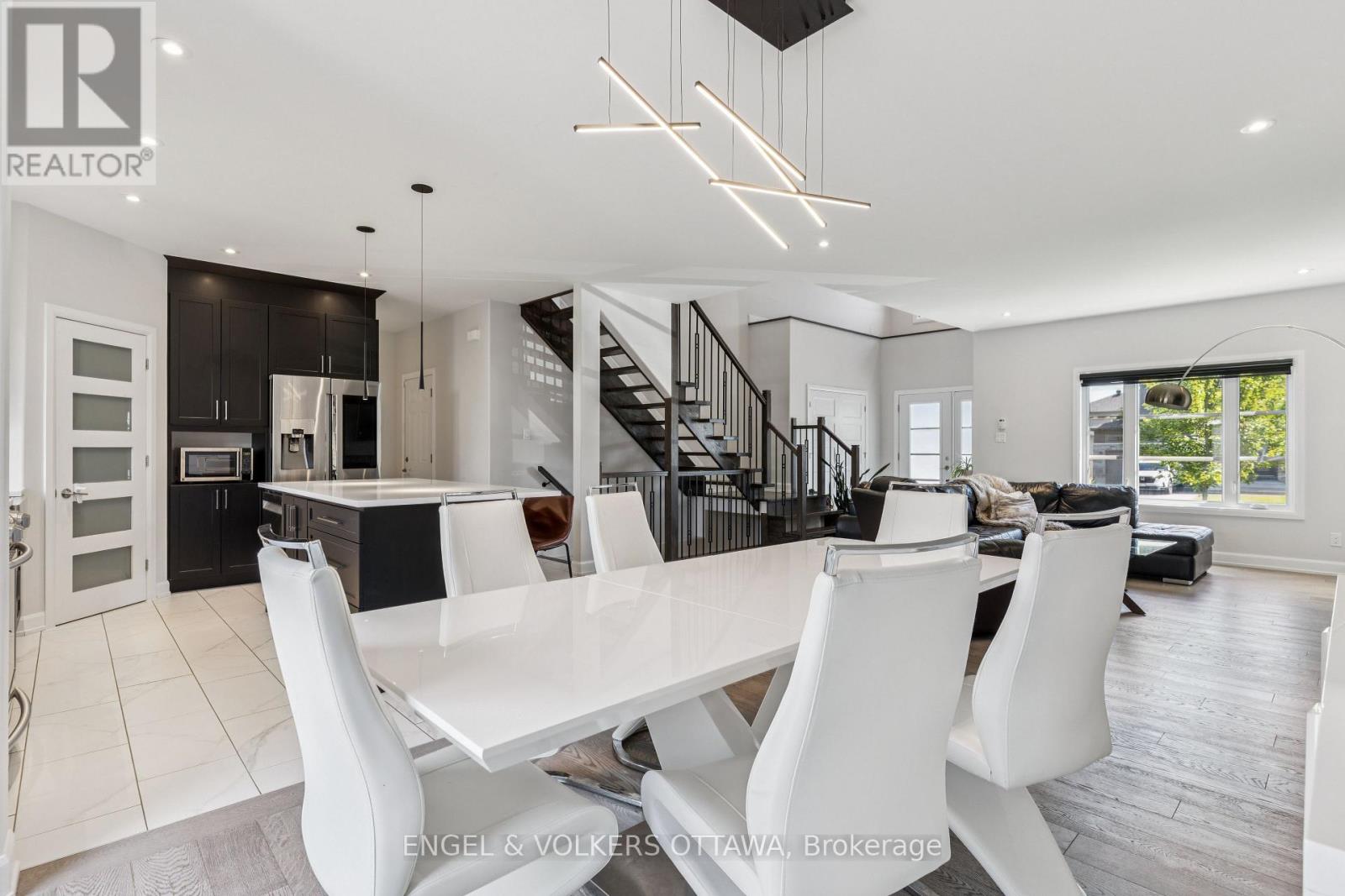 529 Lucent Street, Russell, Ontario  K4R 0G3 - Photo 13 - X12440548