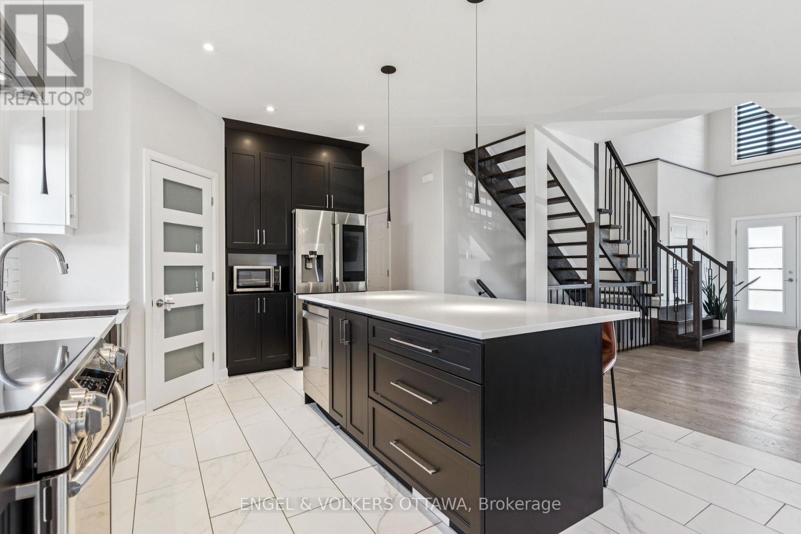529 Lucent Street, Russell, Ontario  K4R 0G3 - Photo 14 - X12440548
