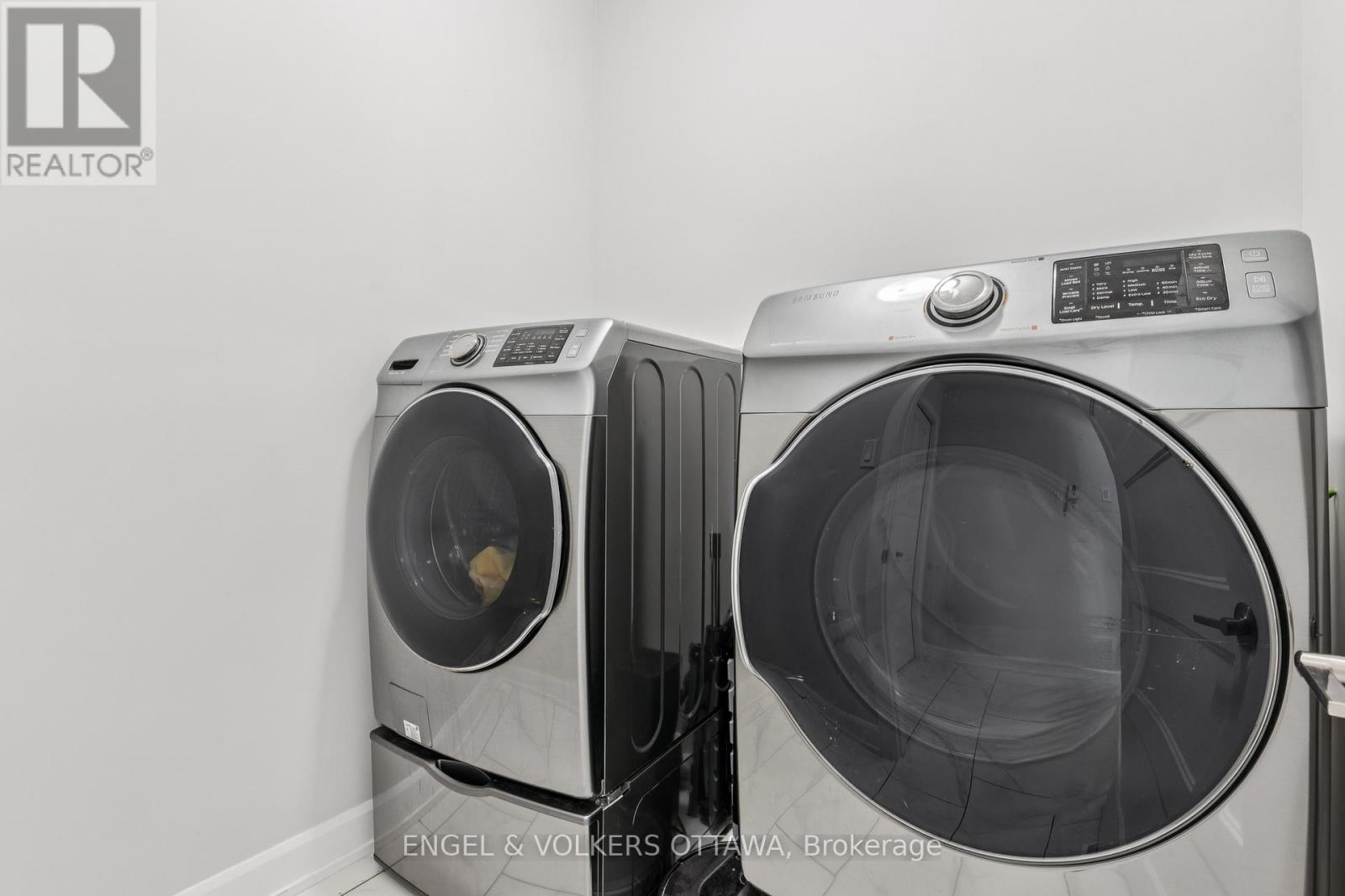 529 Lucent Street, Russell, Ontario  K4R 0G3 - Photo 22 - X12440548