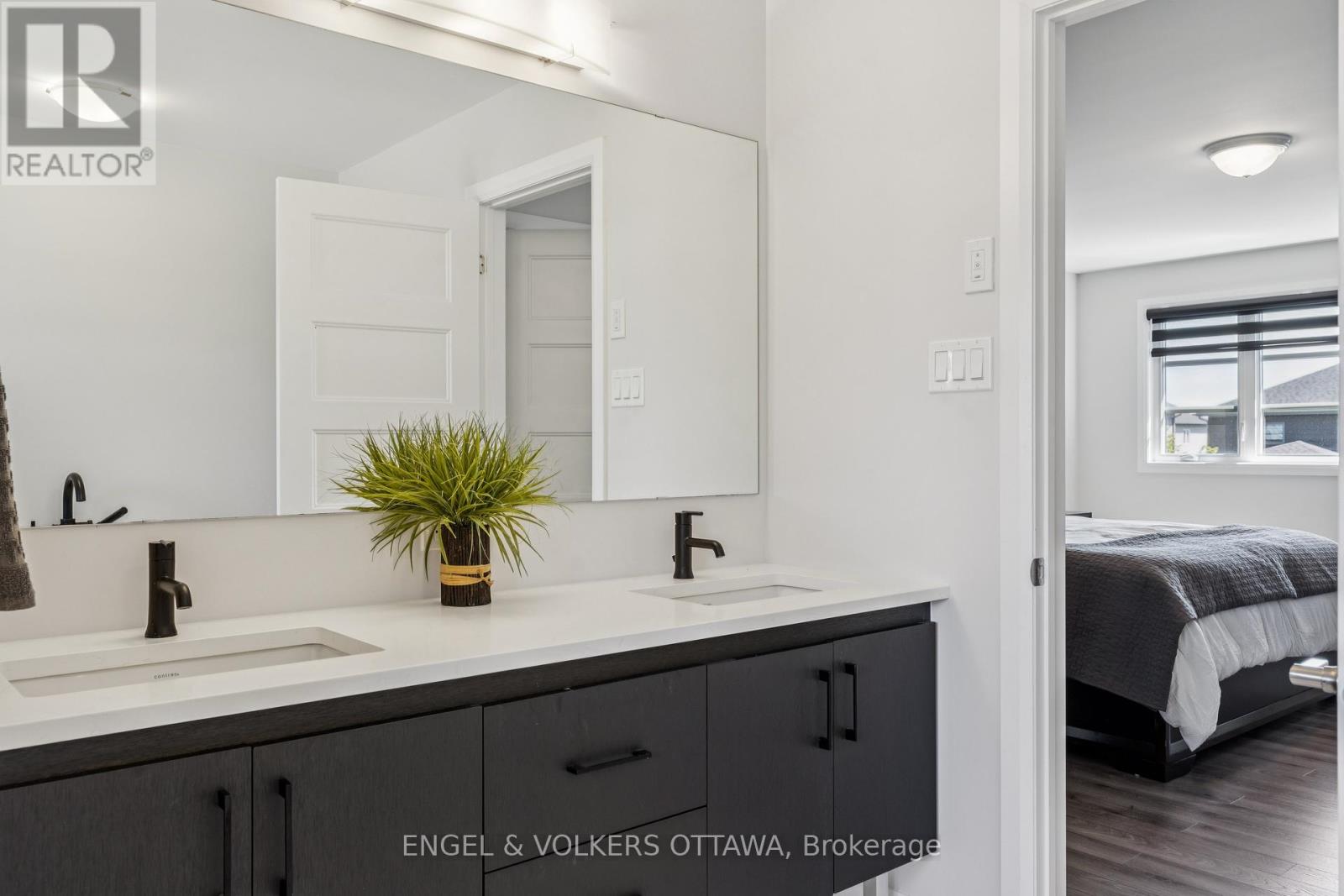 529 Lucent Street, Russell, Ontario  K4R 0G3 - Photo 31 - X12440548