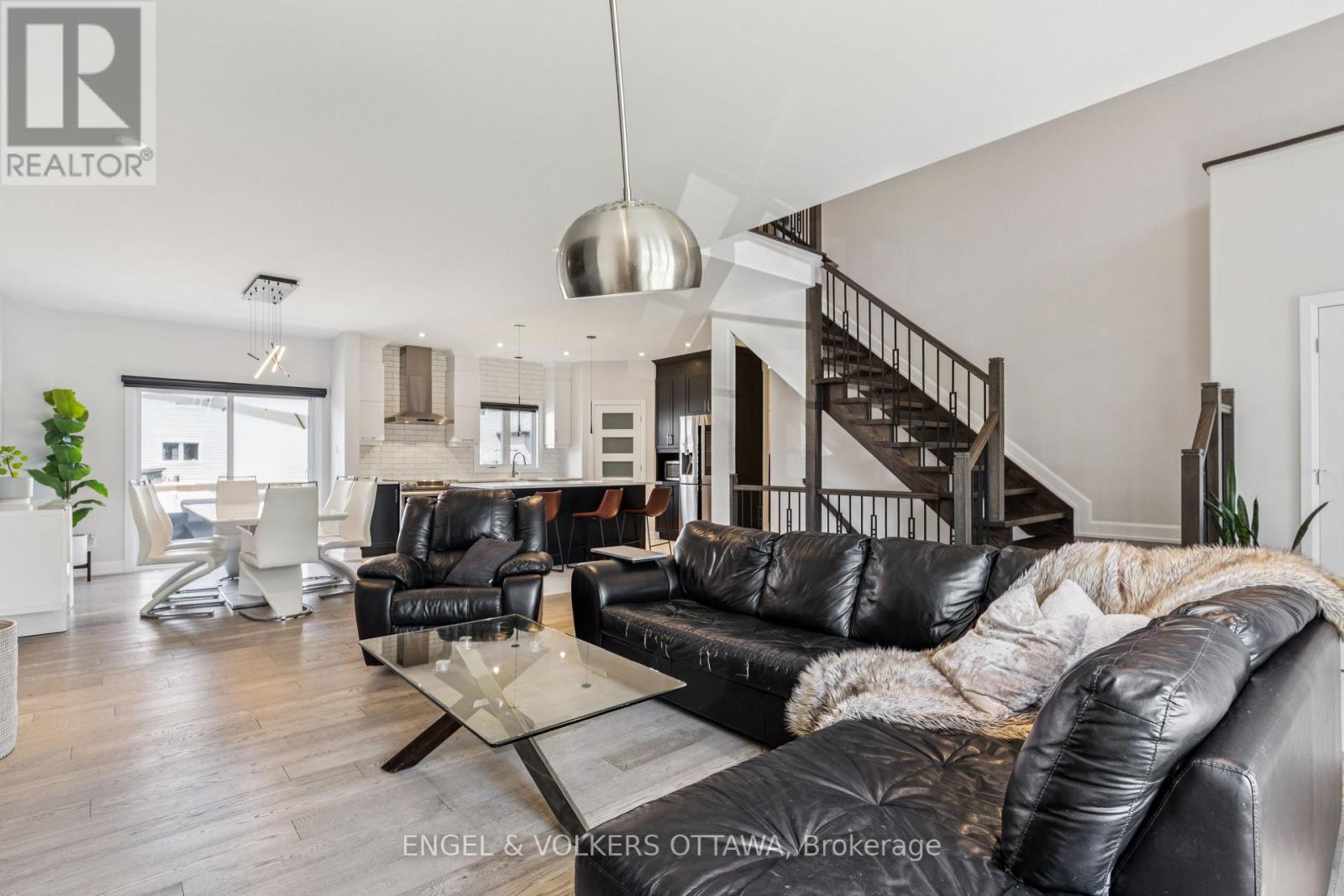 529 Lucent Street, Russell, Ontario  K4R 0G3 - Photo 7 - X12440548