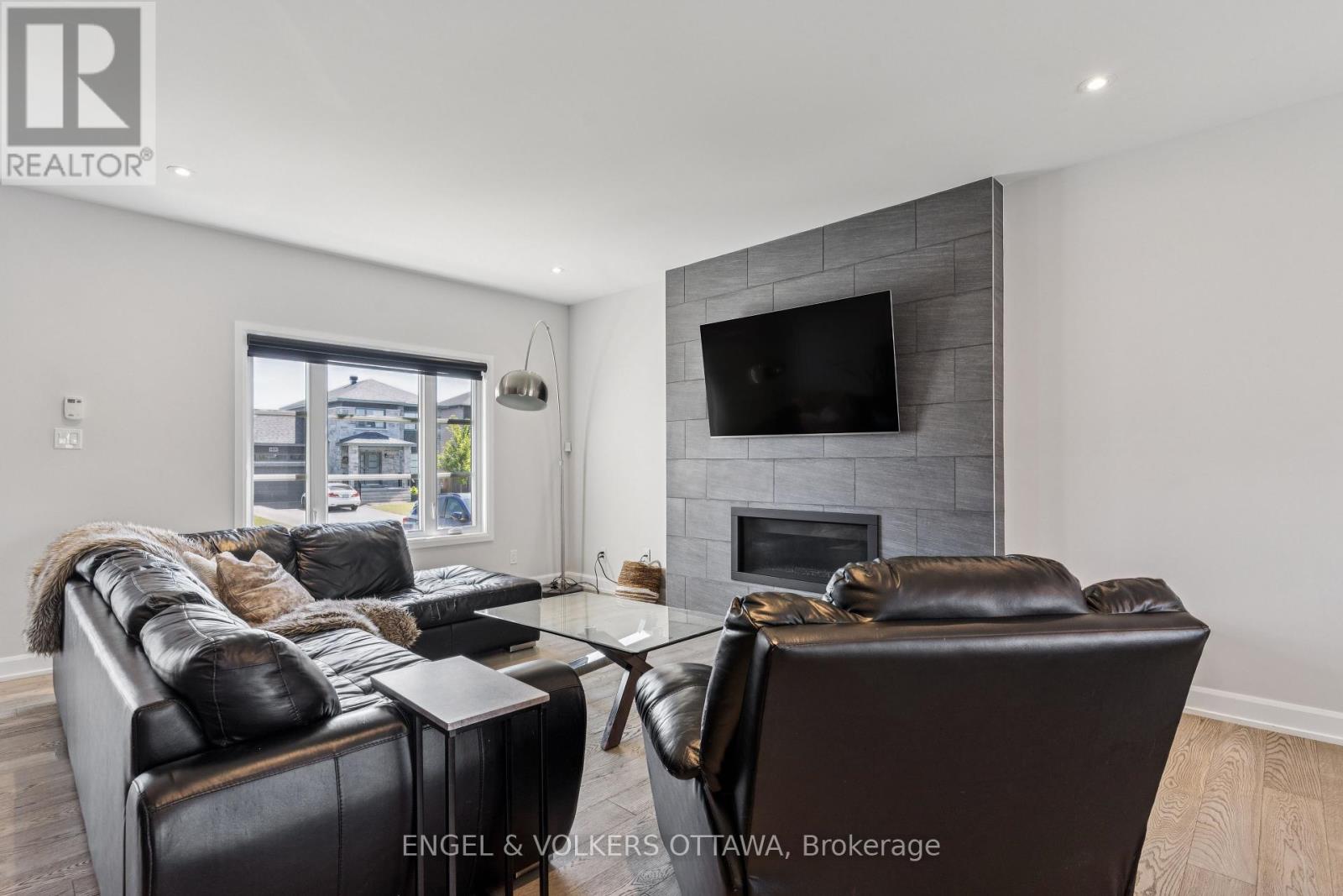 529 Lucent Street, Russell, Ontario  K4R 0G3 - Photo 8 - X12440548