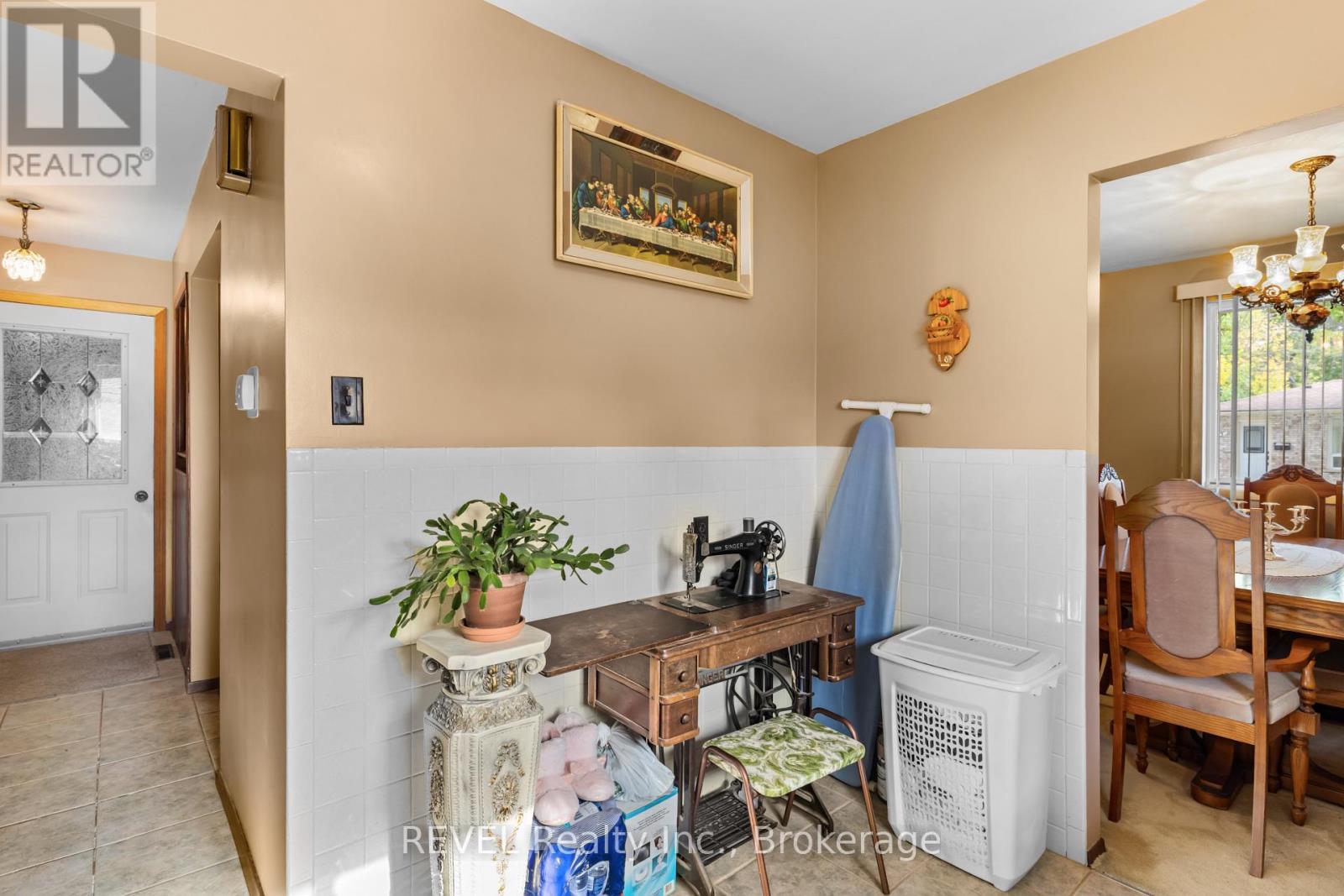 6256 Johnson Drive, Niagara Falls (Church's Lane), Ontario  L2J 3J5 - Photo 10 - X12440484